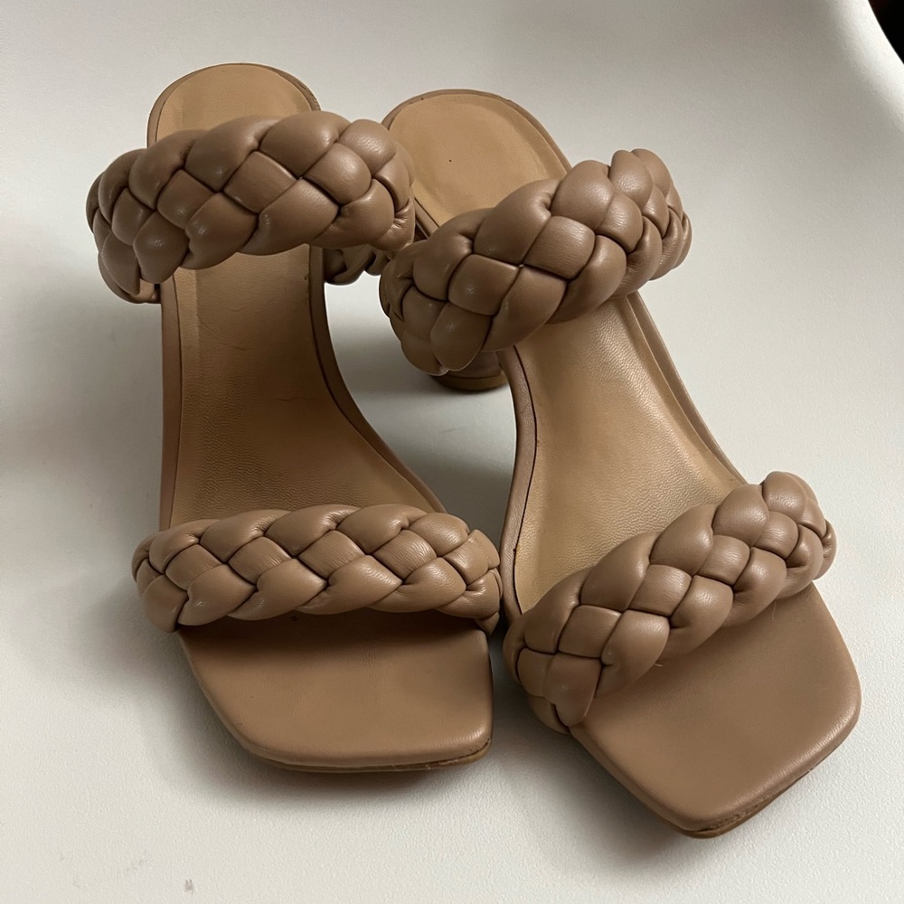 Target Braided Tan Women's Sandals. 6.5, fits like a 6. Comfy, gently worn.